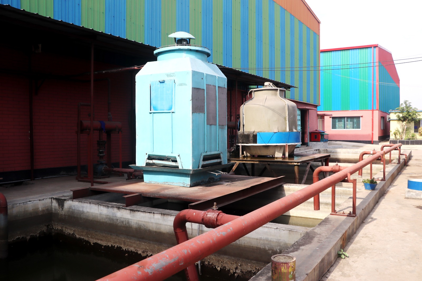 Cooling and utility area